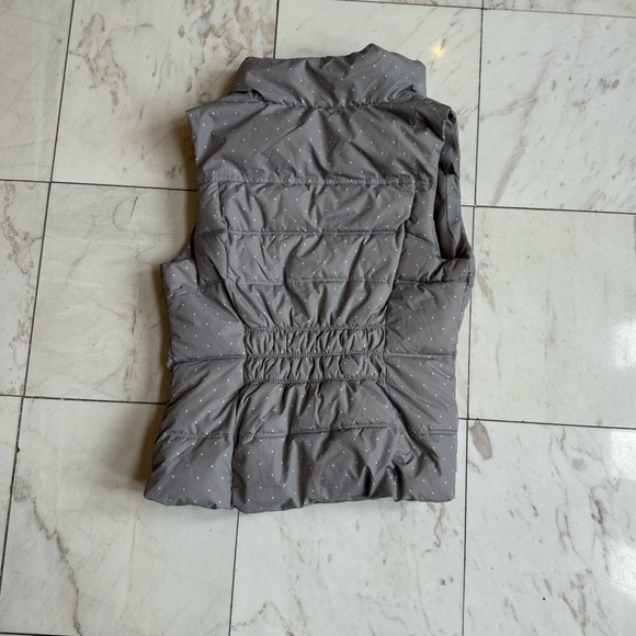 ๐3/$20๐ Gap Gray Quilted Vest with Polka Dots Size XS - Picture 4 of 7
